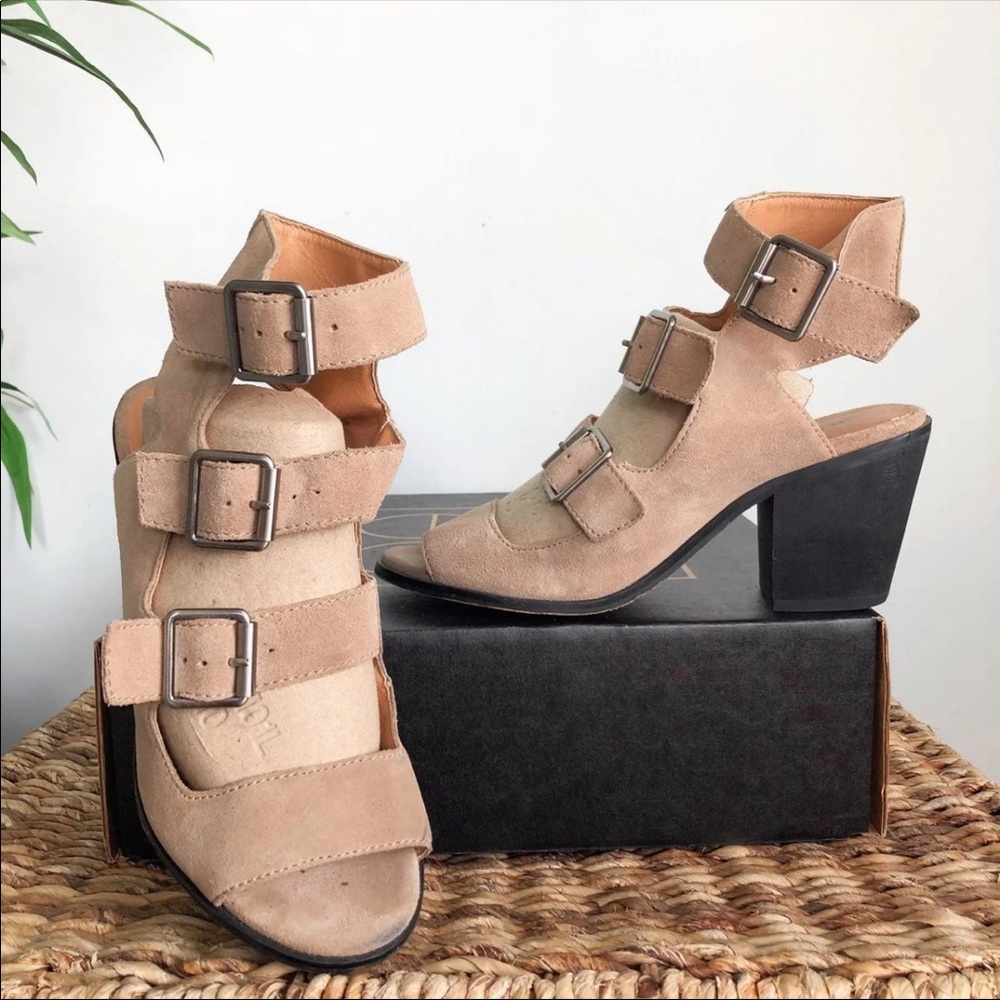 Kelsi Dagger Brooklyn |  Sandals Strappy Shoes Suede Buckle Block Heel 7.5 KDB